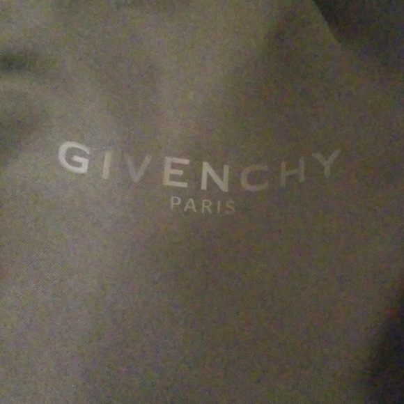 Givenchy - Picture 4 of 6